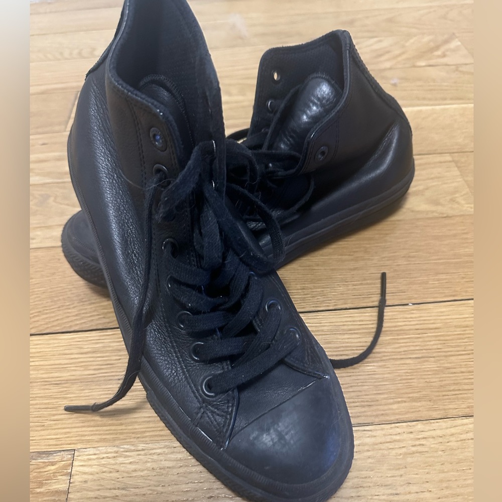 Black Leather Converse Chuck Taylor 2 - size 7.5 men/9.5 women